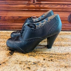 ✨American Eagle Javelin Oxford Booties